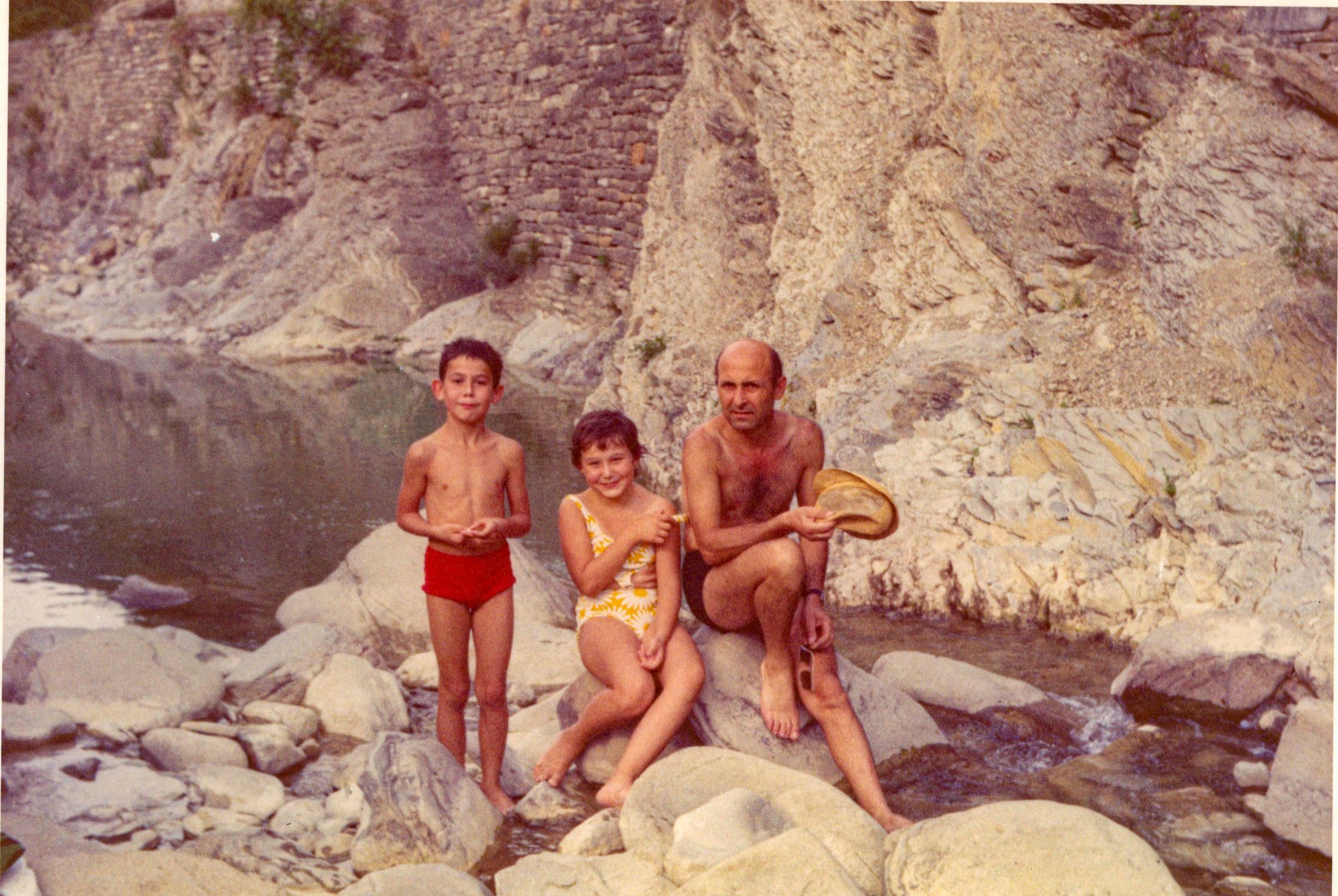 15 08 diego flamigni ed i bimbi al fiume di strabatenza